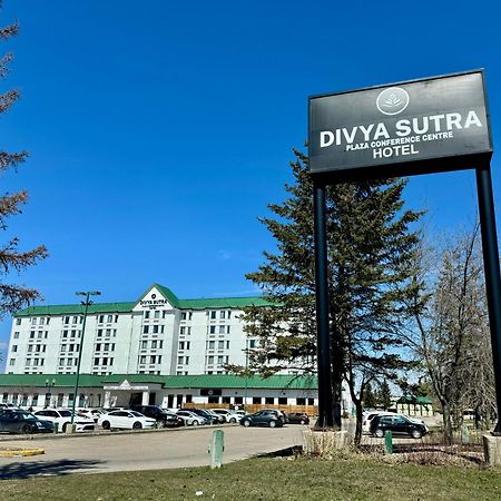 Divya Sutra Plaza And Conference Centre Calgary Airport Hotel Bagian luar foto