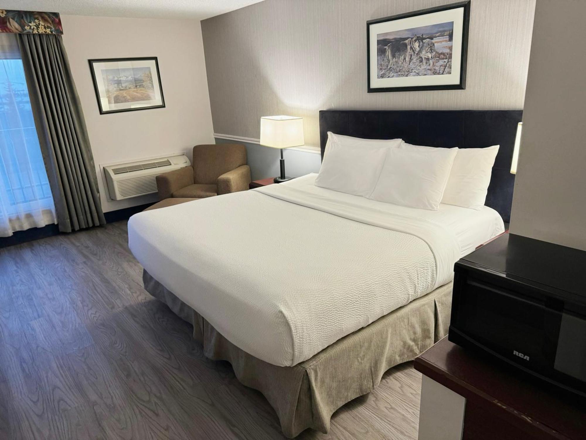Divya Sutra Plaza And Conference Centre Calgary Airport Hotel Bagian luar foto