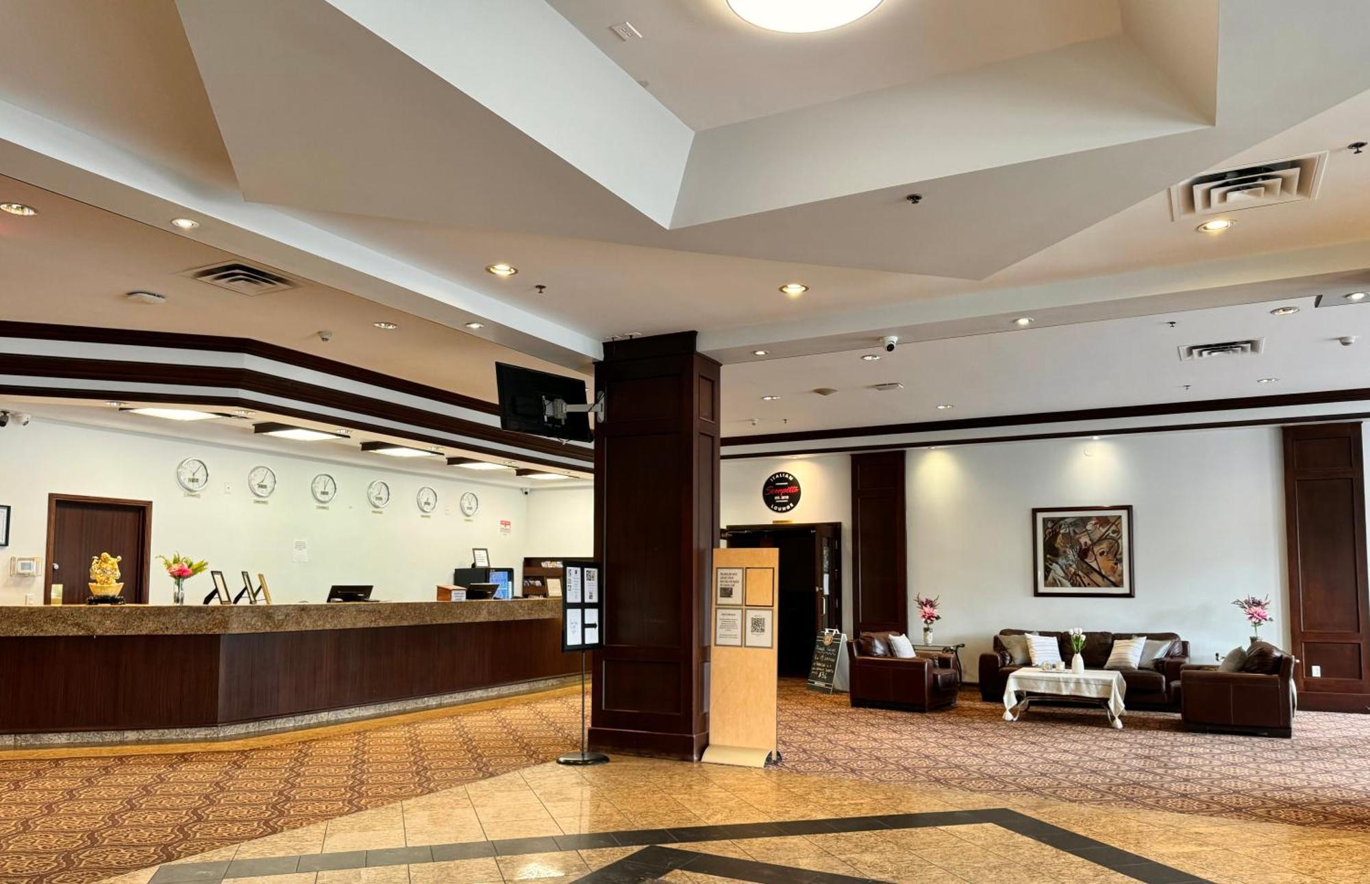 Divya Sutra Plaza And Conference Centre Calgary Airport Hotel Bagian luar foto