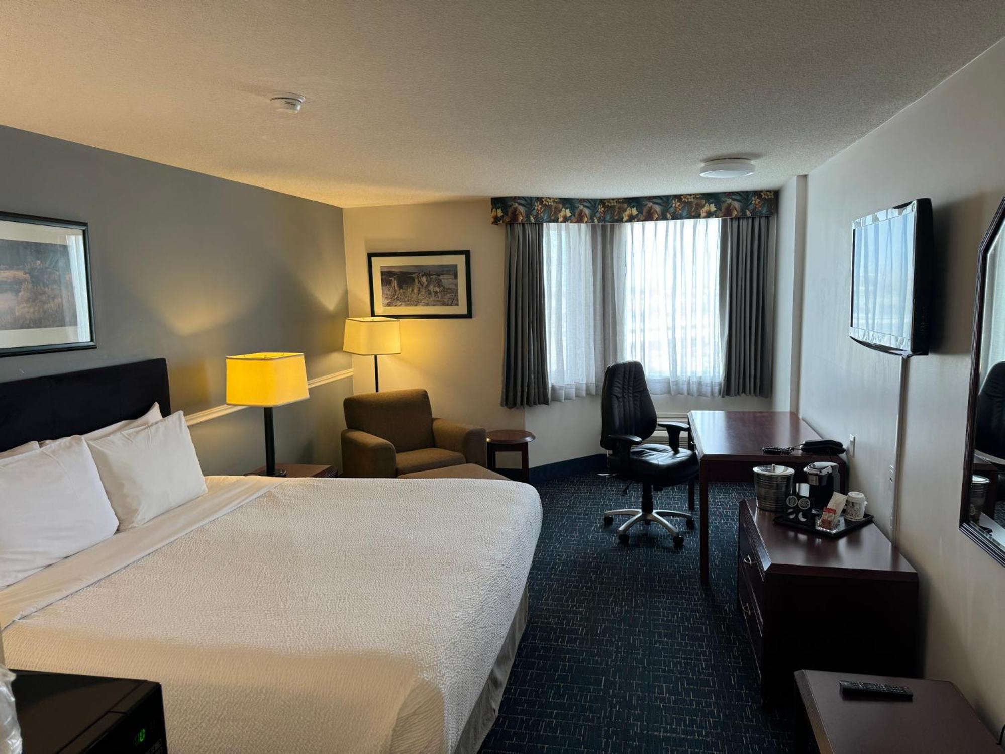 Divya Sutra Plaza And Conference Centre Calgary Airport Hotel Bagian luar foto