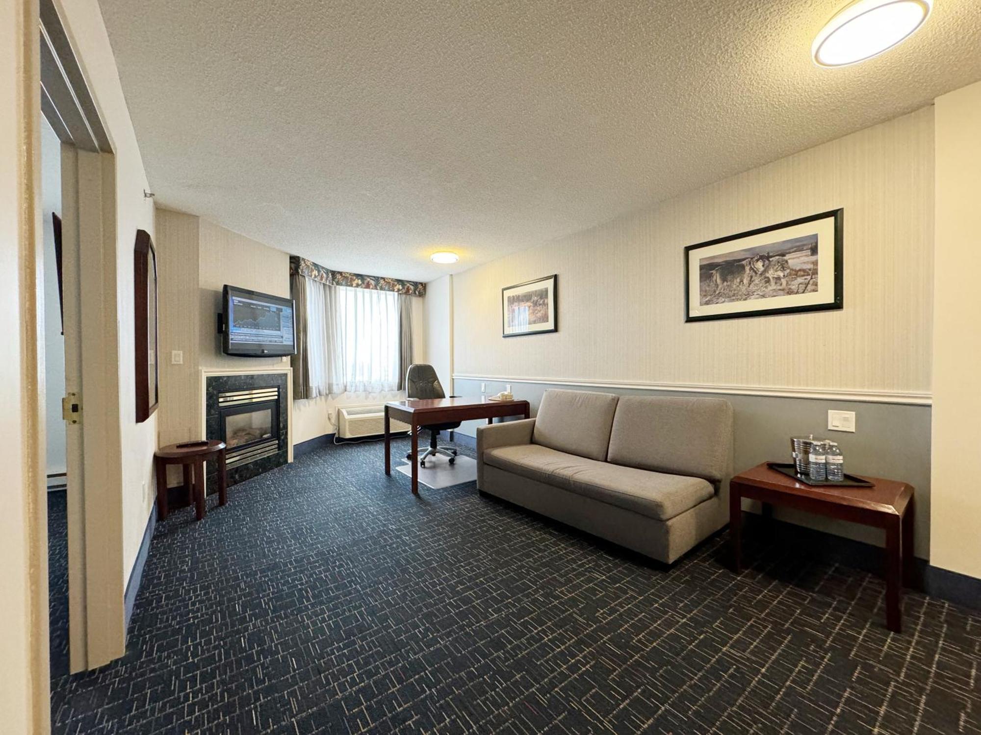 Divya Sutra Plaza And Conference Centre Calgary Airport Hotel Bagian luar foto