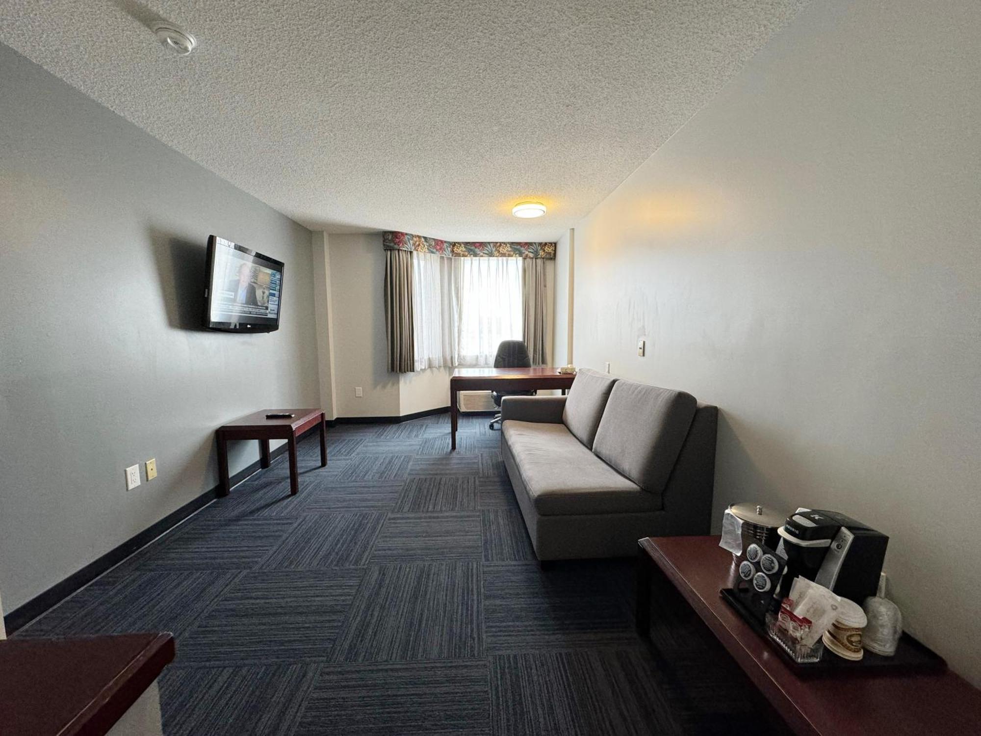 Divya Sutra Plaza And Conference Centre Calgary Airport Hotel Bagian luar foto