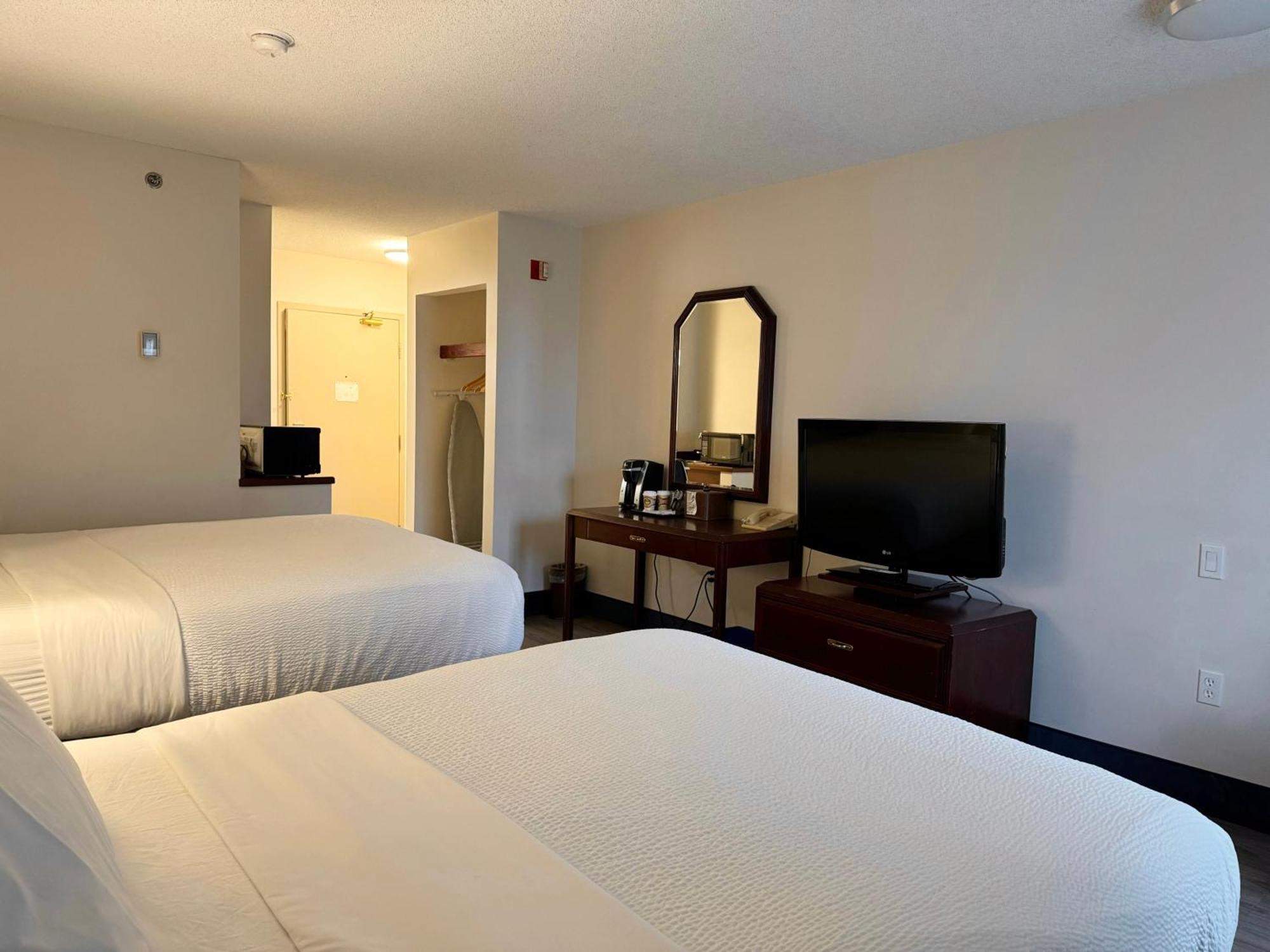 Divya Sutra Plaza And Conference Centre Calgary Airport Hotel Bagian luar foto