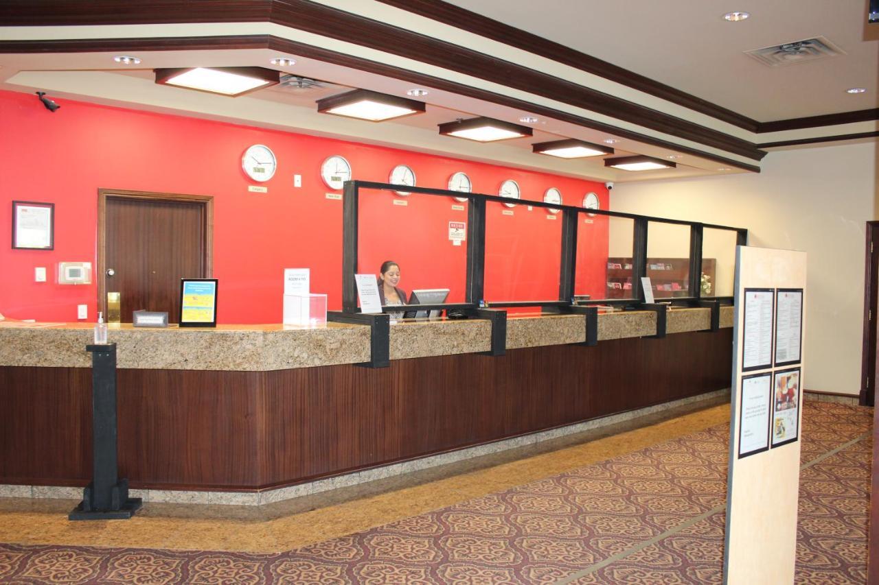 Divya Sutra Plaza And Conference Centre Calgary Airport Hotel Bagian luar foto